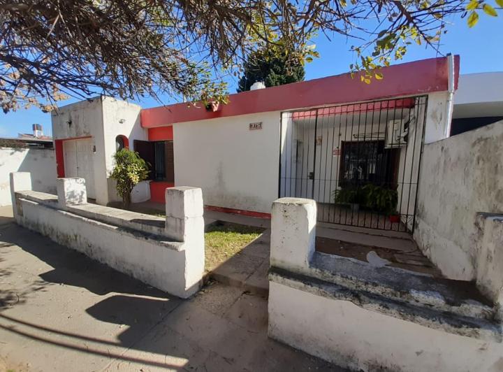 Casa · 127m² · 5 Ambientes · 2 Cocheras