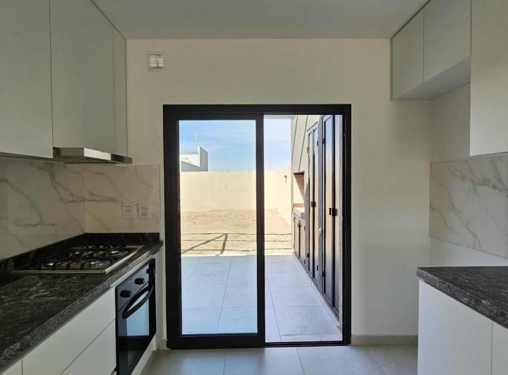 Casa · 71m² · 4 Ambientes · 1 Cochera