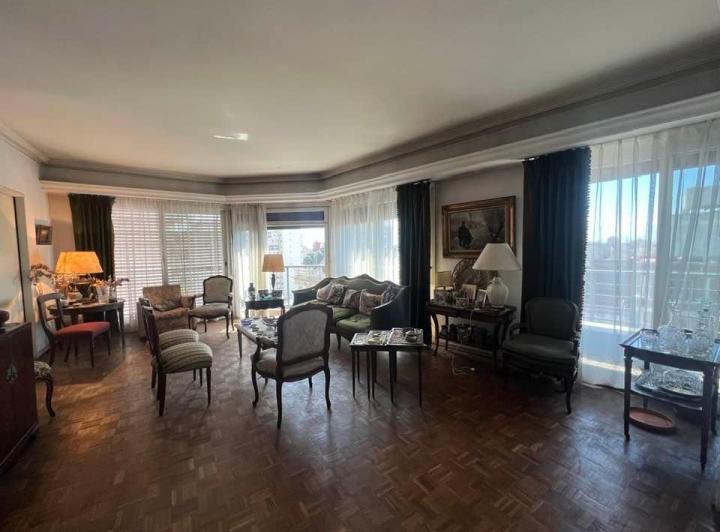 Departamento · 220m² · 6 Ambientes · 1 Cochera