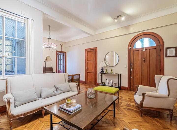 Departamento · 160m² · 8 Ambientes · 1 Cochera