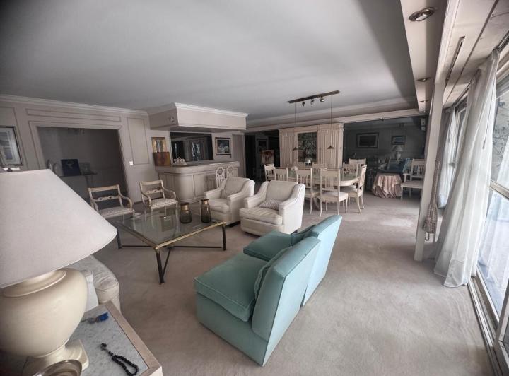 Departamento · 210m² · 5 Ambientes · 1 Cochera