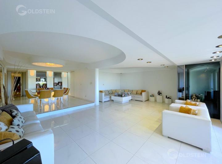 Departamento · 215m² · 5 Ambientes · 1 Cochera