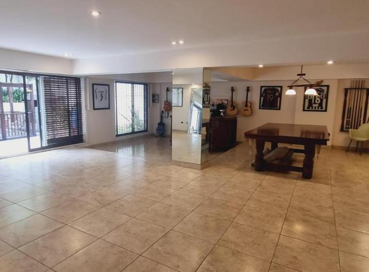 Departamento · 280ha · 6 Ambientes · 2 Cocheras