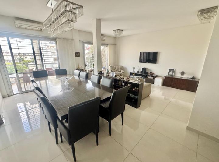 Departamento · 230m² · 5 Ambientes · 1 Cochera