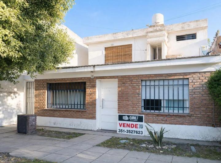 Casa · 81m² · 6 Ambientes
