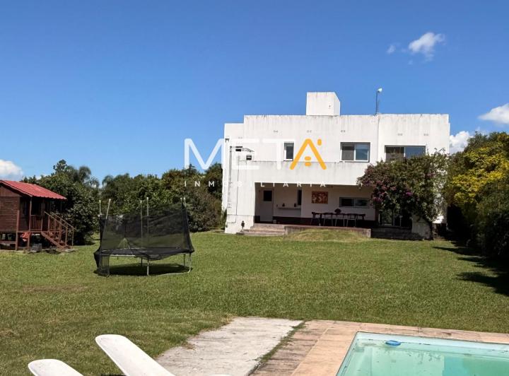 Casa · 322m² · 5 Ambientes · 2 Cocheras