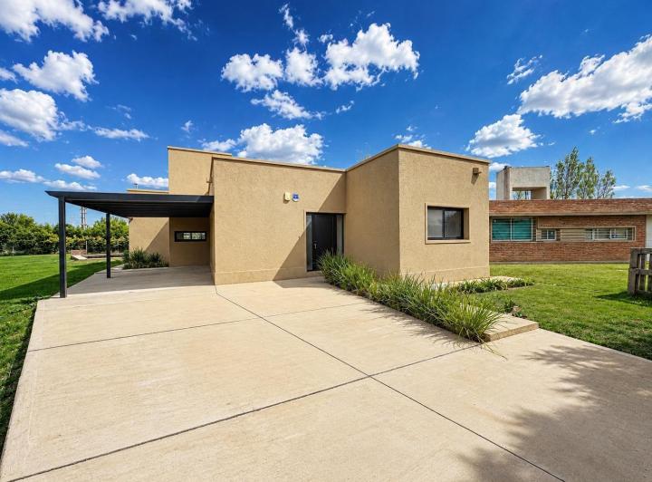 Casa · 110m² · 4 Ambientes · 2 Cocheras