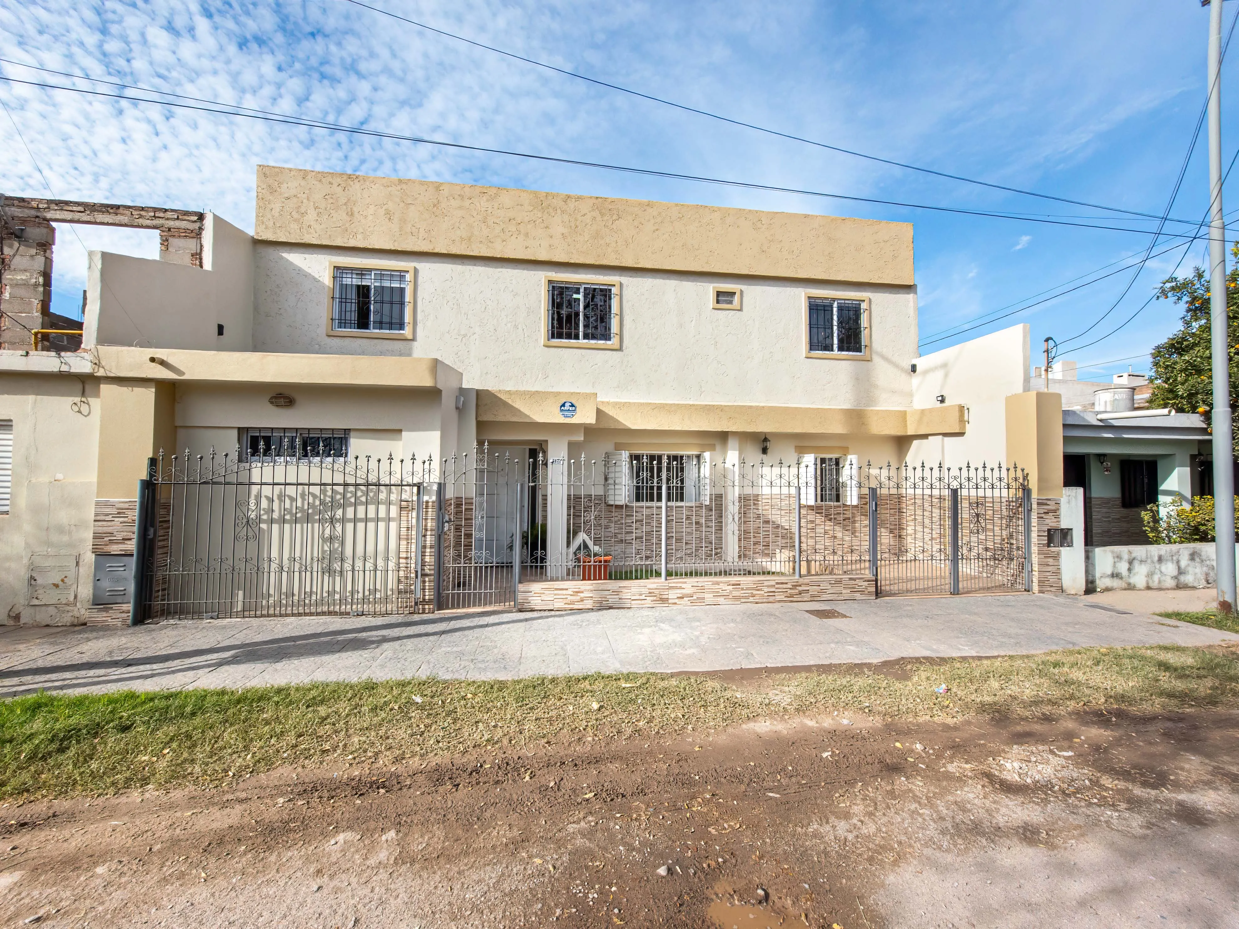 VENTA CASA 4 DORM 2 BAÑOS PATIO Y TERRAZA B° N. AVELLANEDA