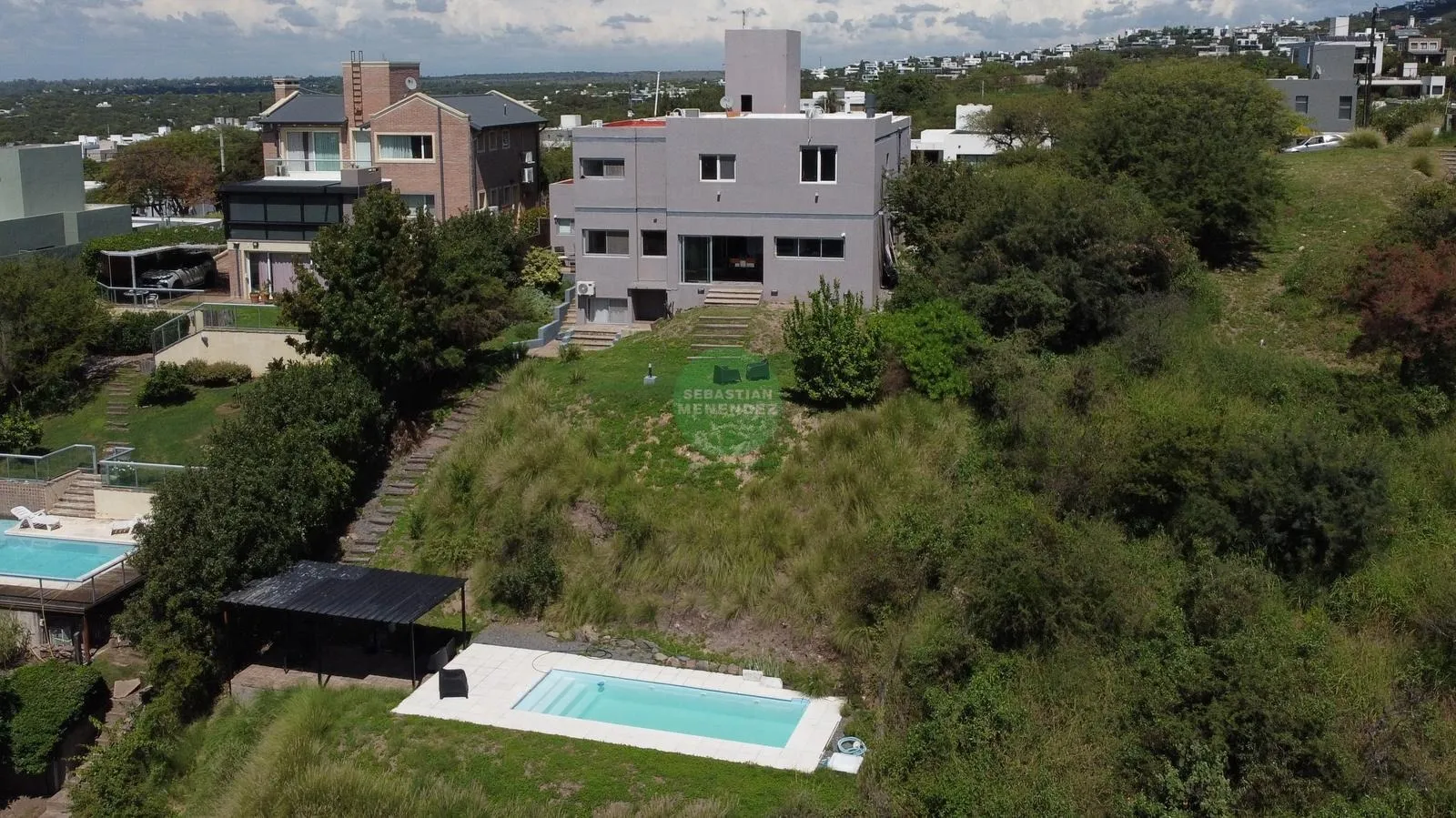Recibe Menor - 6 Dorm - Vista - Categoría - 700Mts2 Cubiertos - Cinco Lomas