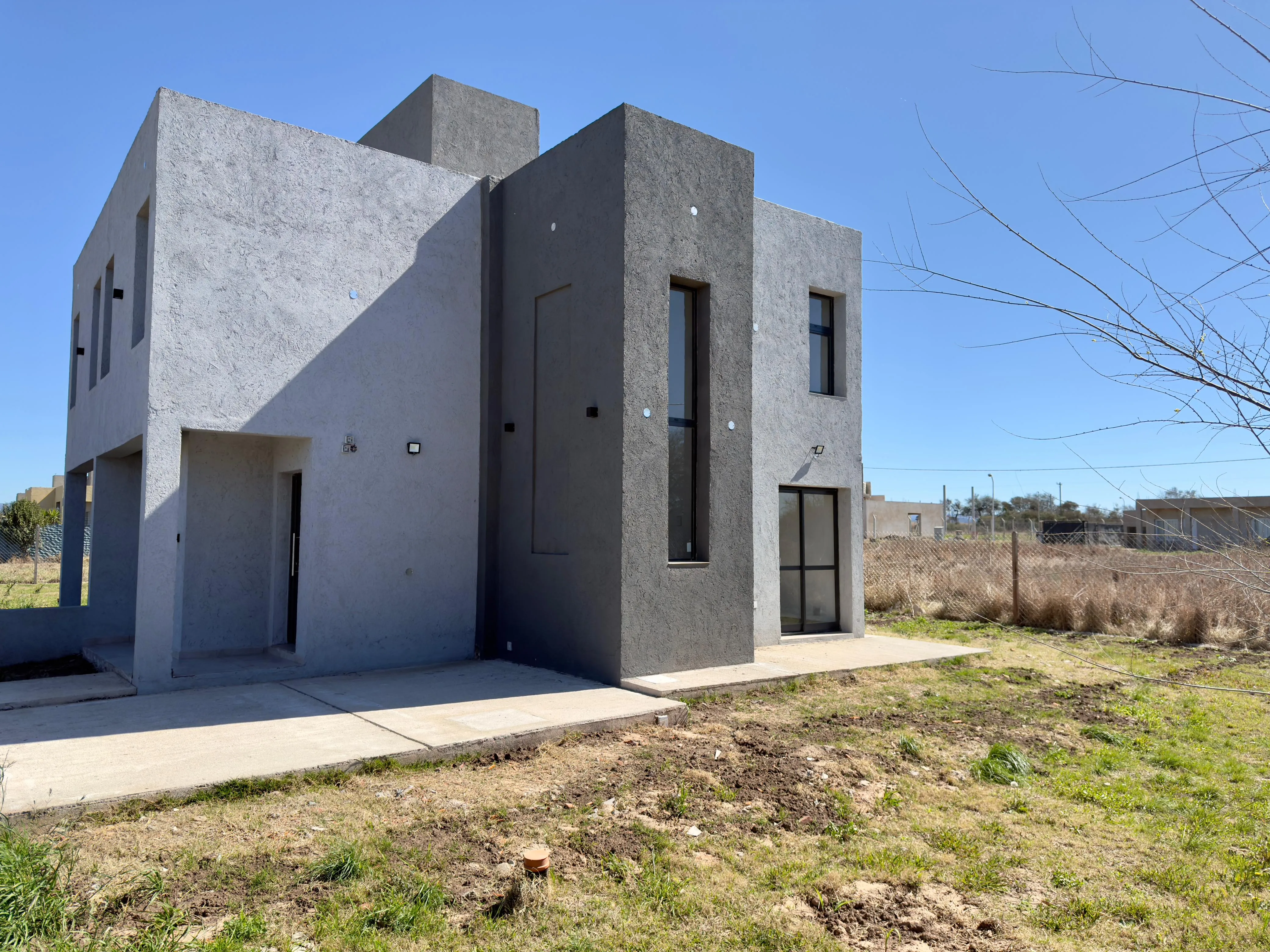 EN VENTA Dúplex a estrenar en Barrio Soles Serranos, sobre Ruta E53. 2D, 2B