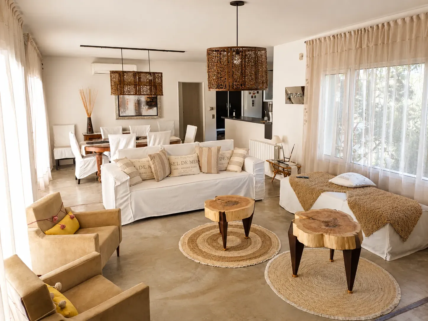 Venta Casa Premium Causana: Lote Inmenso, Playroom y Pileta