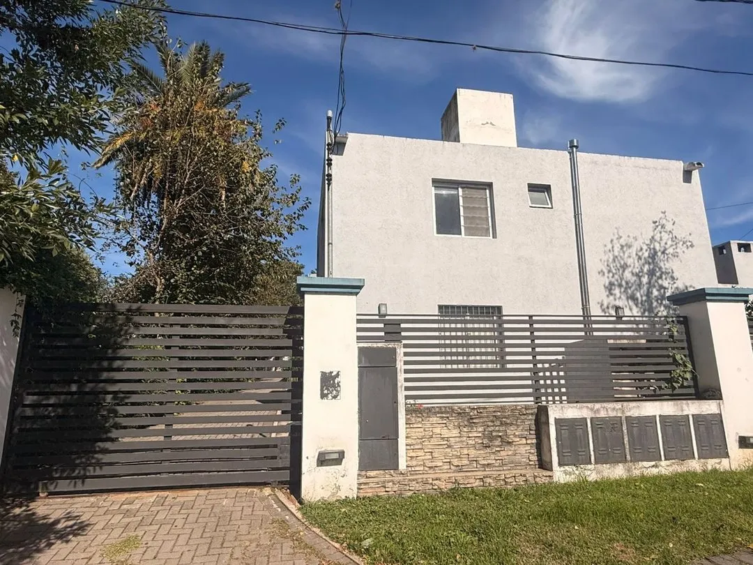 CASA SAN ALFONSO VILLA ALLENDE CORDOBA TIPO DUPLEX 3 DORMI PILETA PATIO BALCON VENTA