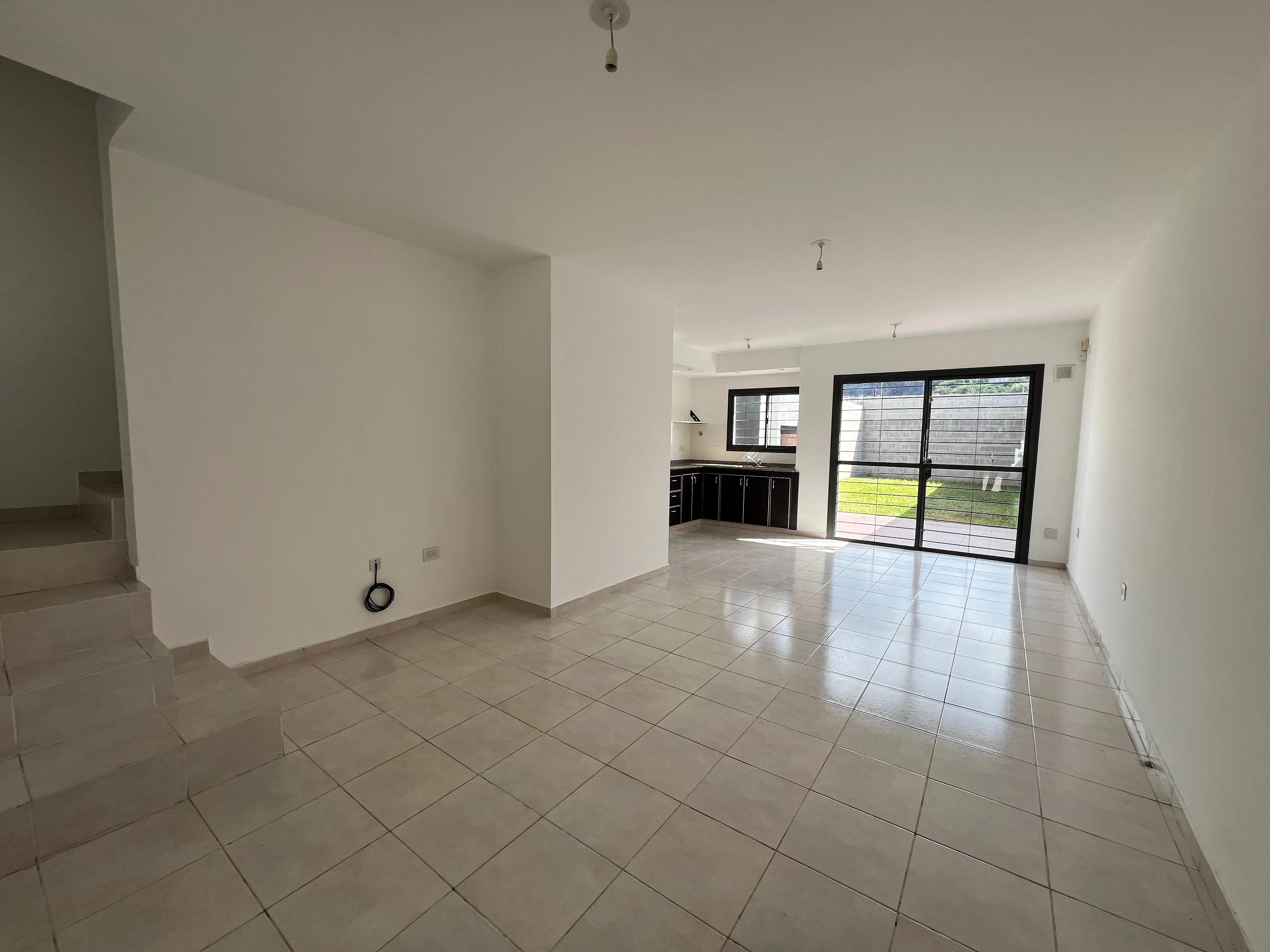 Dúplex 2 dormitorios con patio amplio en Los Prados – La Calera