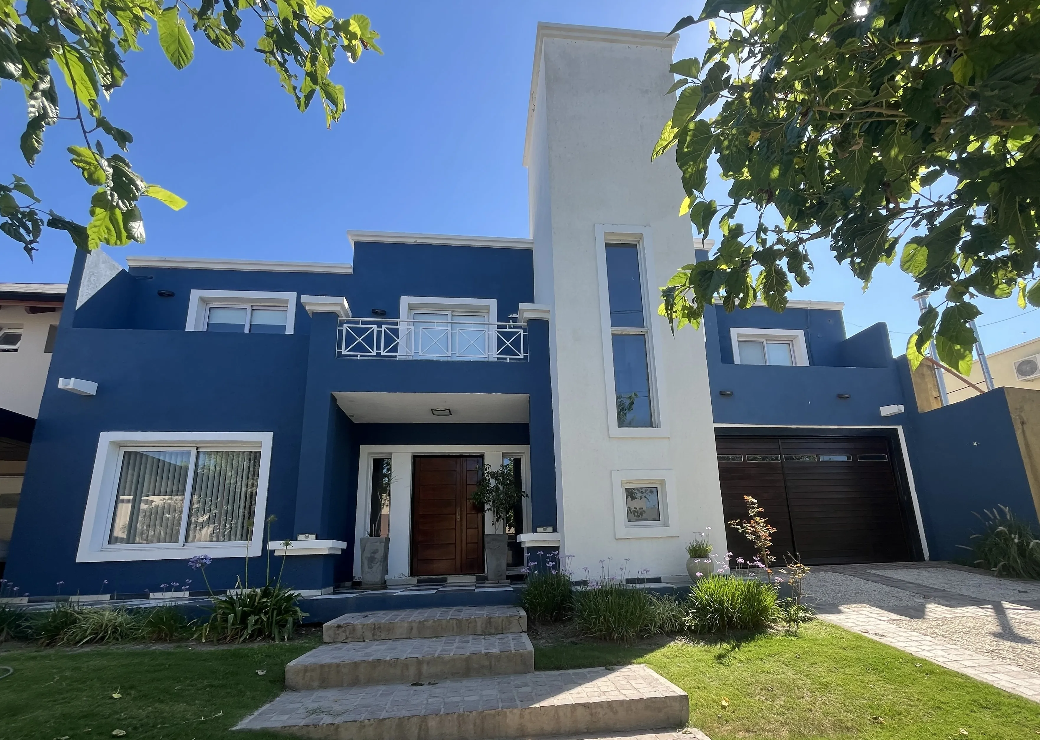 TEJAS TRES GRAN CASA CON QUINCHO Y PILETA 3D