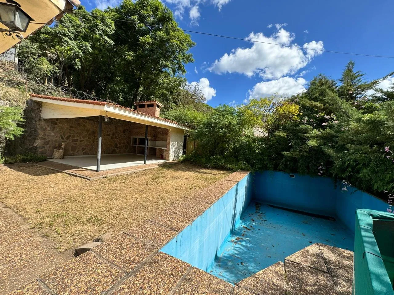 Casa 3 Dorm 2 Baños Pileta Cochera y Jardín