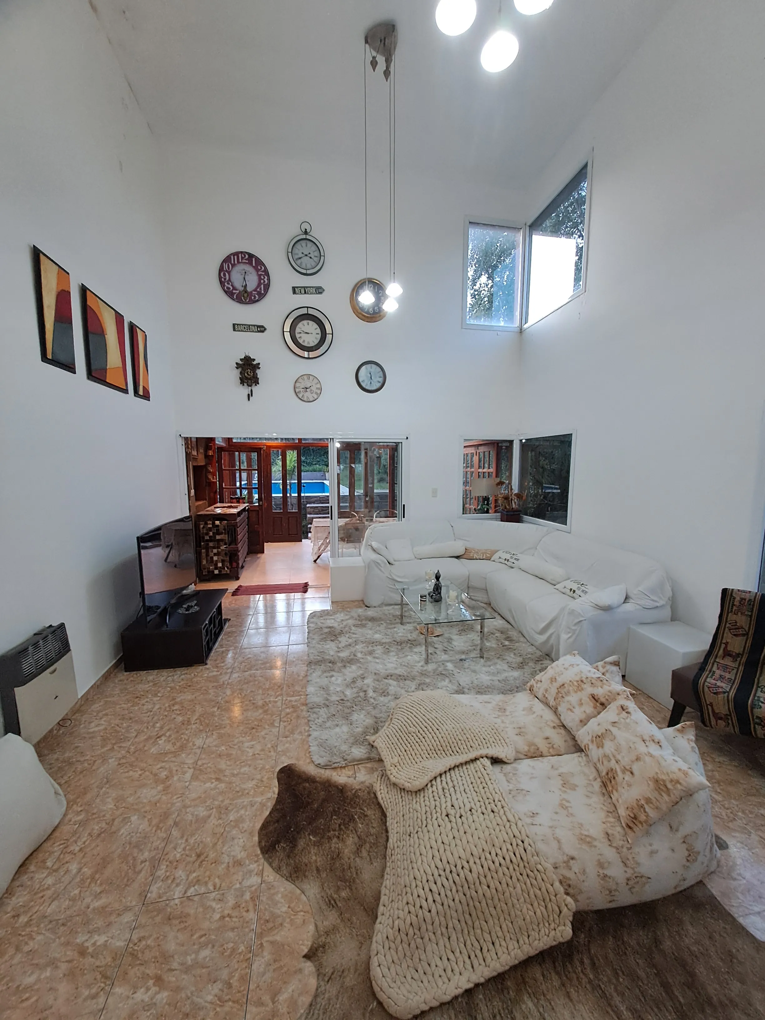VENTA CASA LA ESTANZUELA APTA CREDITO BANCOS. 3 DORMITORIOS PILETA CATEGORIA.