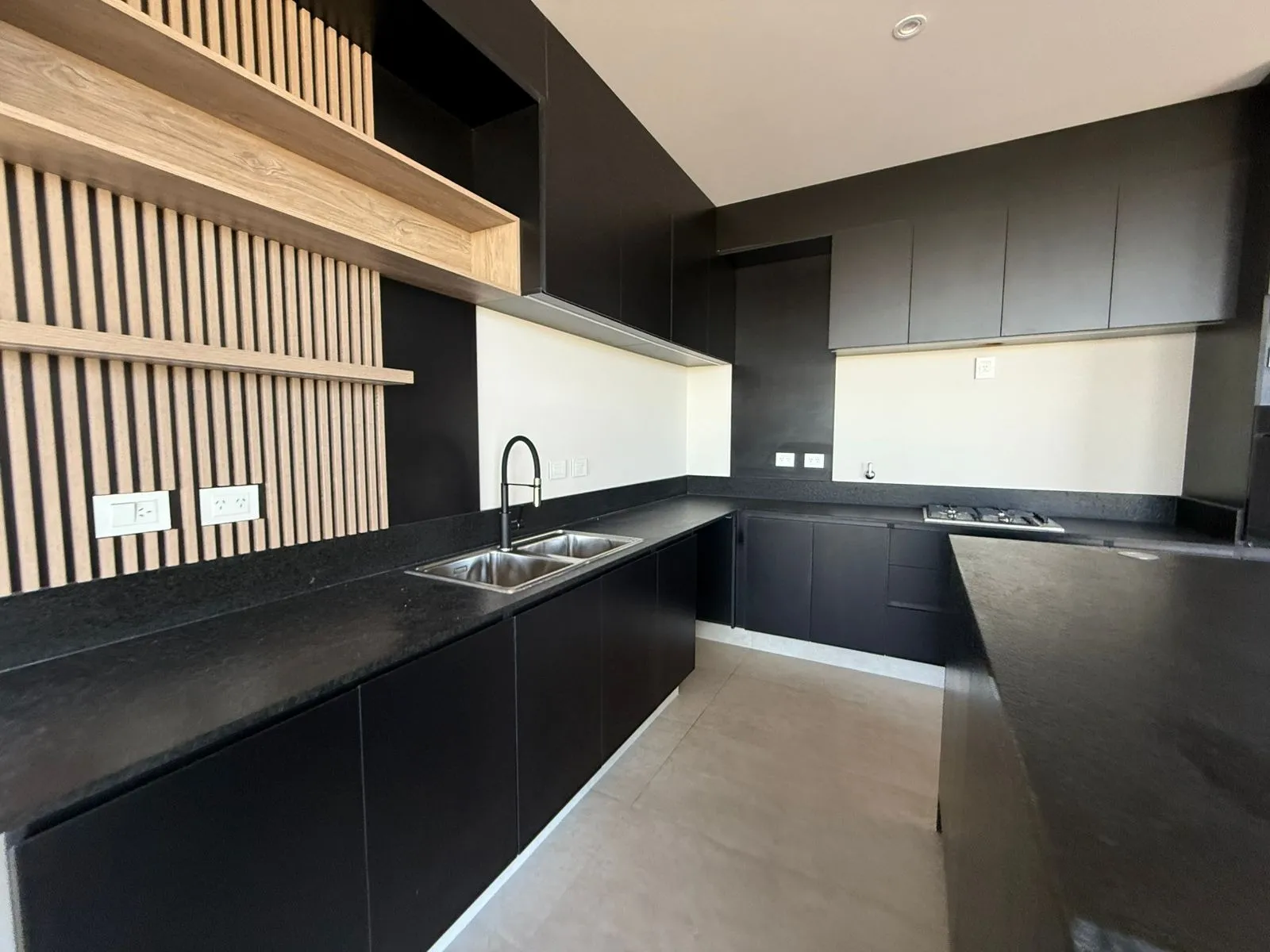 La Pankana Hermosa casa en VENTA con vista y patio plano