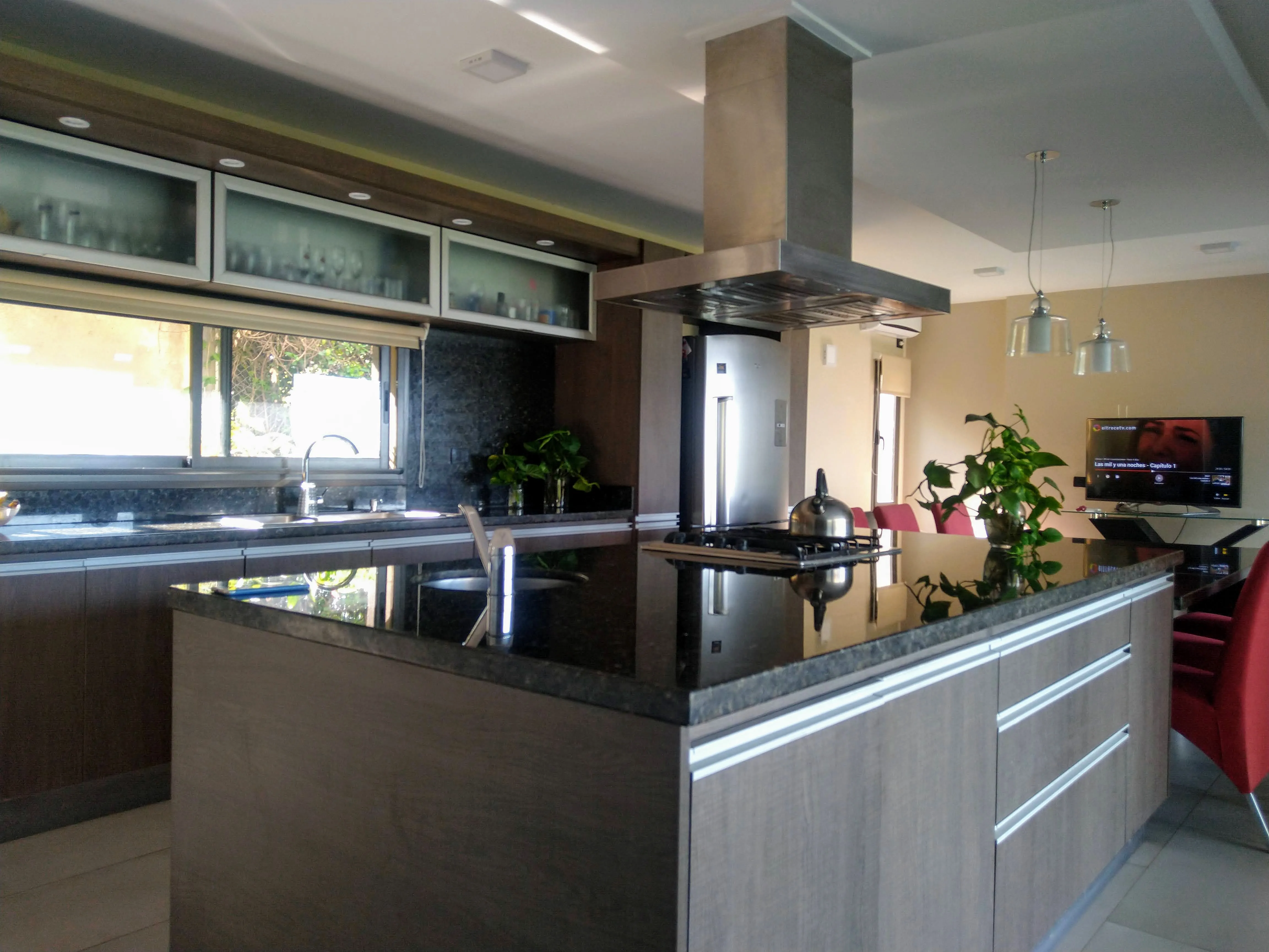 Espectacular vista y fondo a espacio verde - playroom+quincho