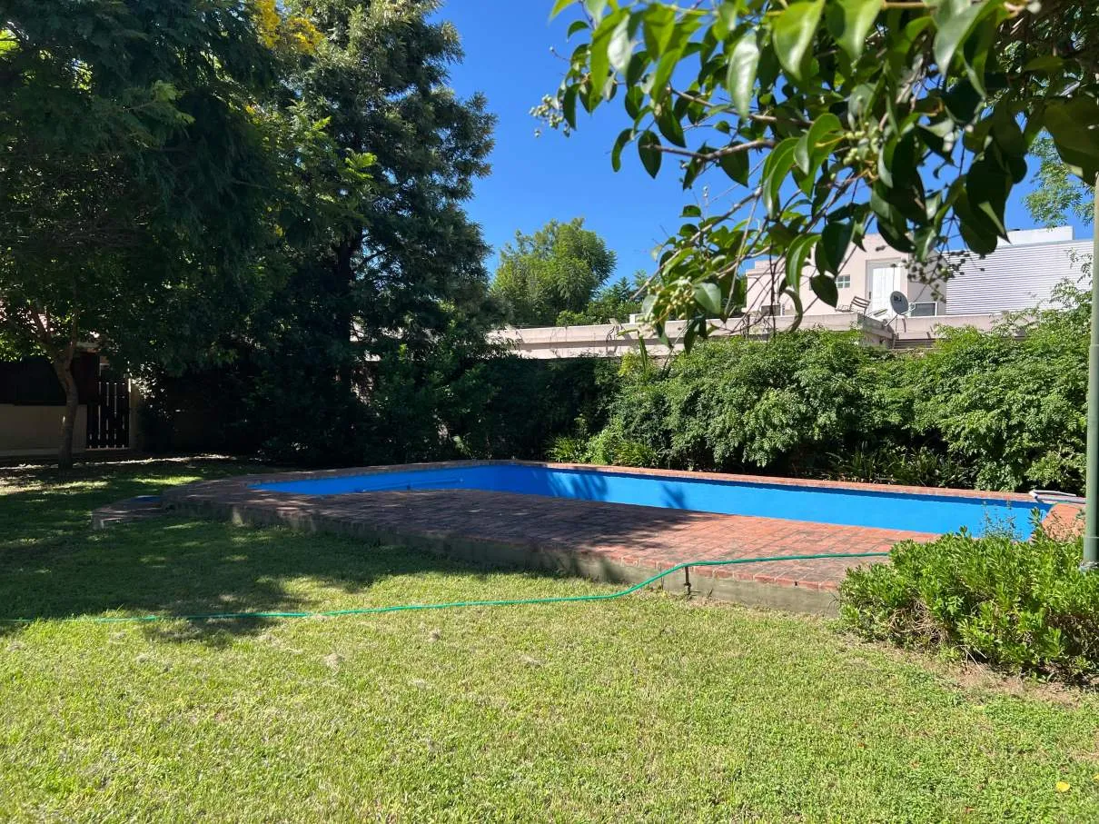 CASA EN VENTA BARRIO ARGUELLO A METROS AV RECTA MARTINOLLI