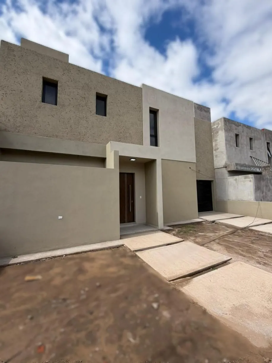 VENTA GRAN CASA A ESTRENAR DE 3 DORMITORIOS CON VESTIDOR Y BAÑO EN SUITE EN RINC...