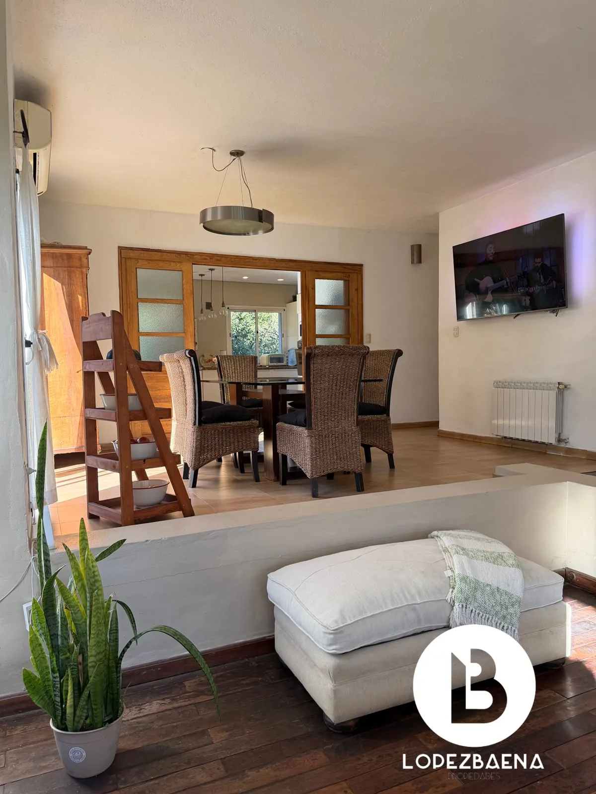 VENDO CASA DE 4 DORMITORIOS EN CHACRAS DE LA VILLA-VILLA ALLENDE
