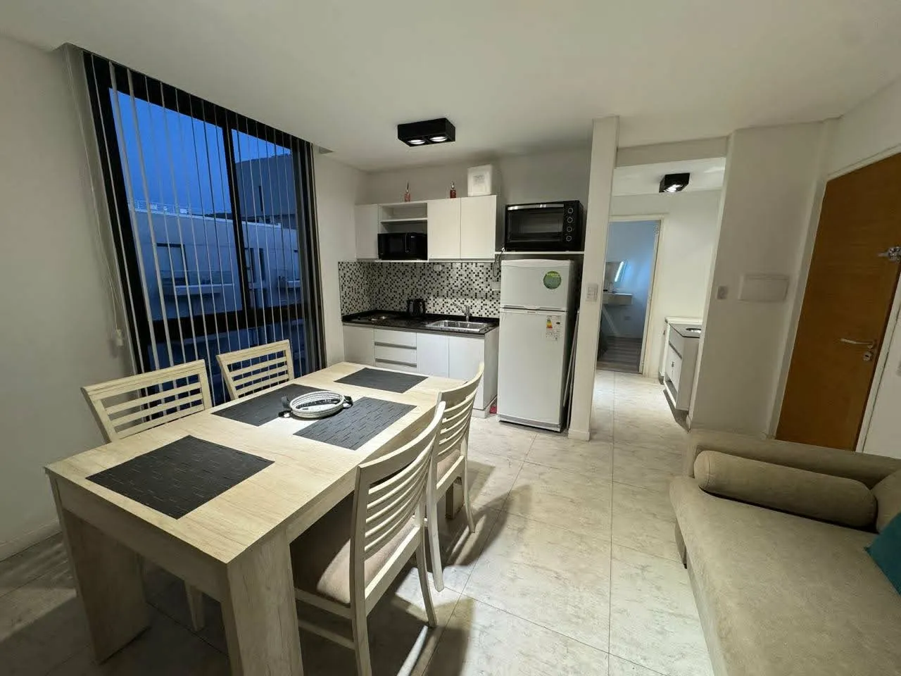 DEPARTAMENTO EN VENTA - AMOBLADO - LAKE TOWER