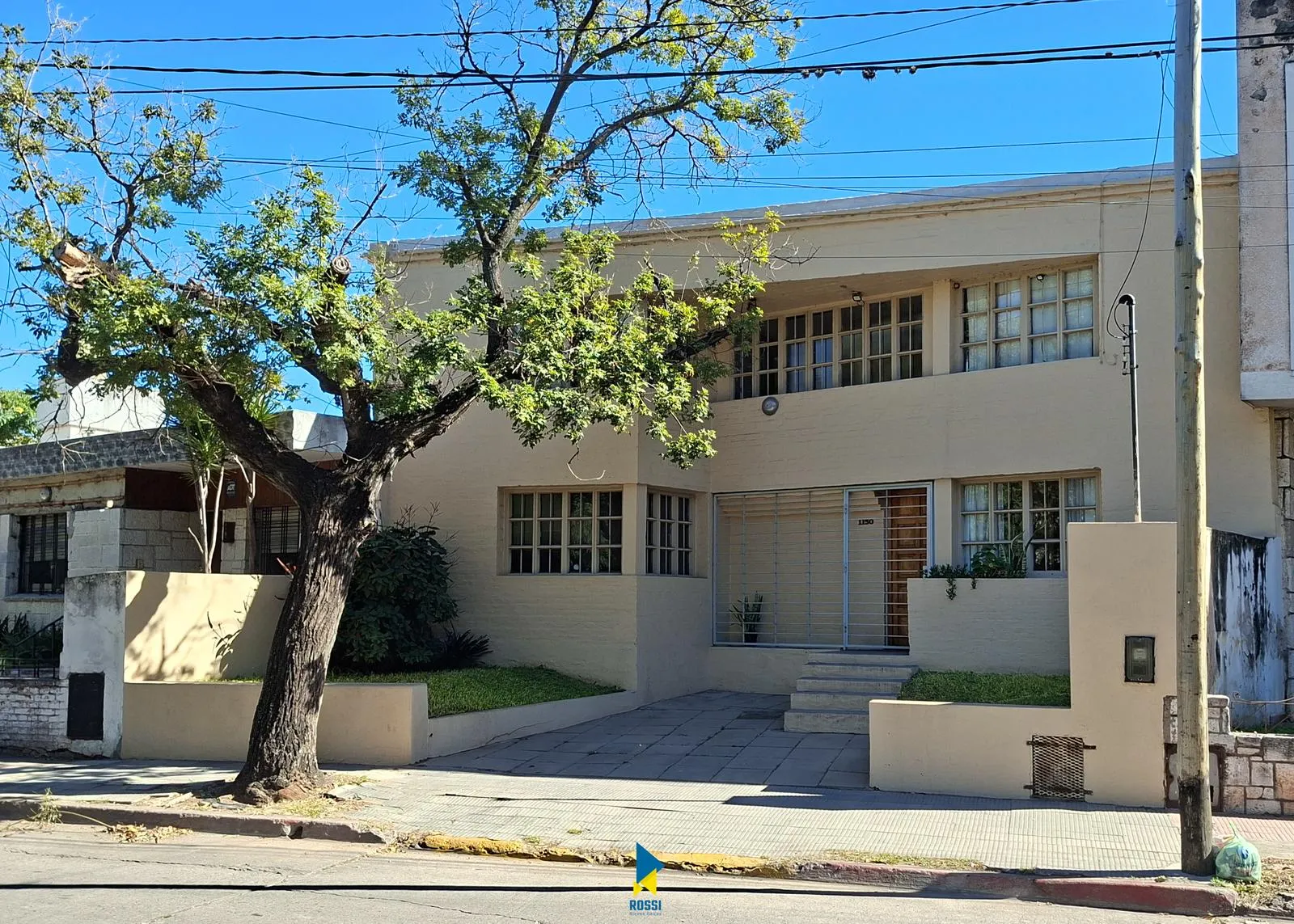 VENTA DE CASA DE 5 DORMITORIOS FRENTE A LA CAÑADA