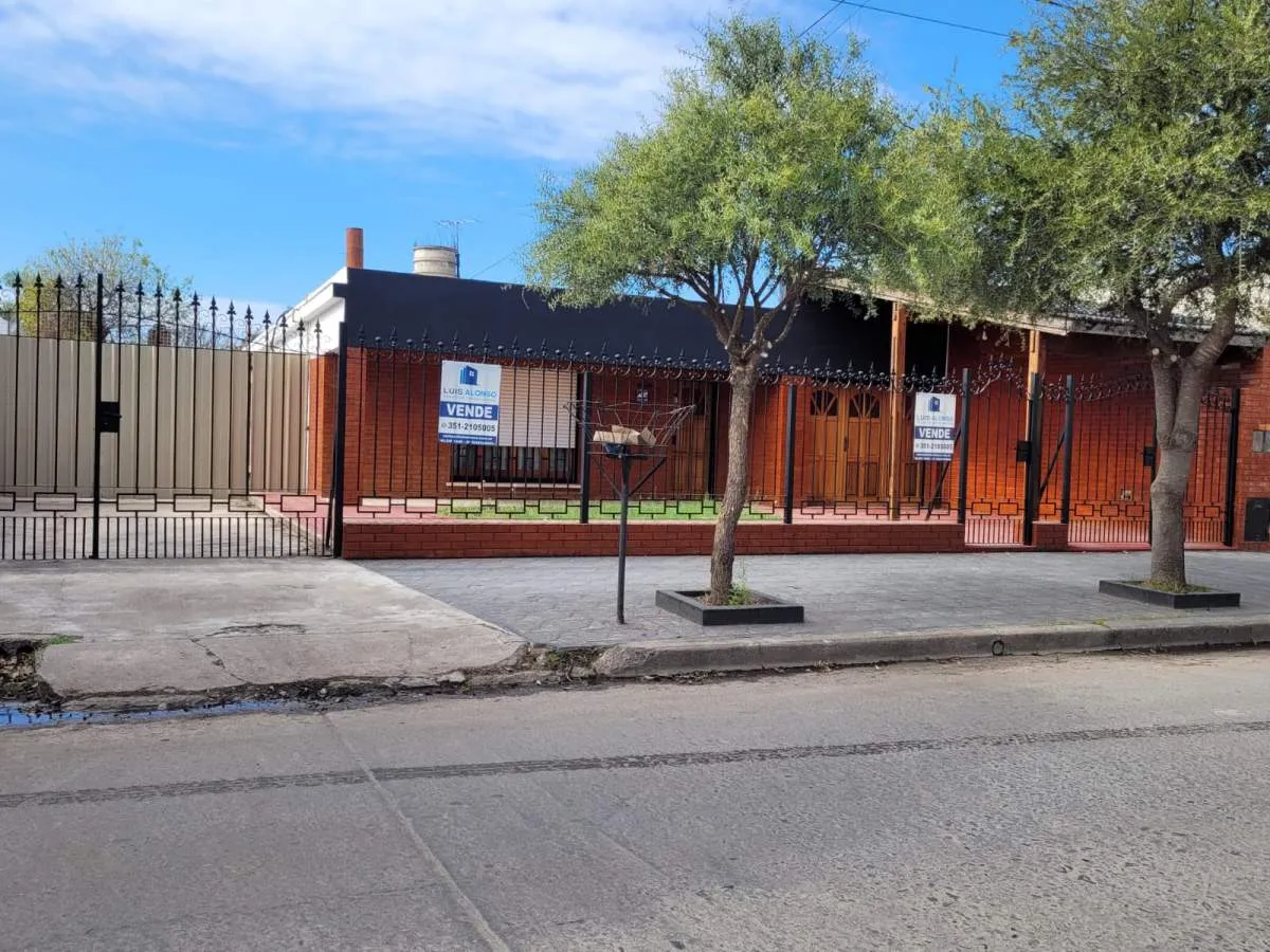 CASA CON DEPTO EN VILLA AZALAIZ