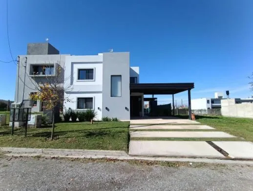 Venta casa con Pileta en Tejas 4 Malagueño