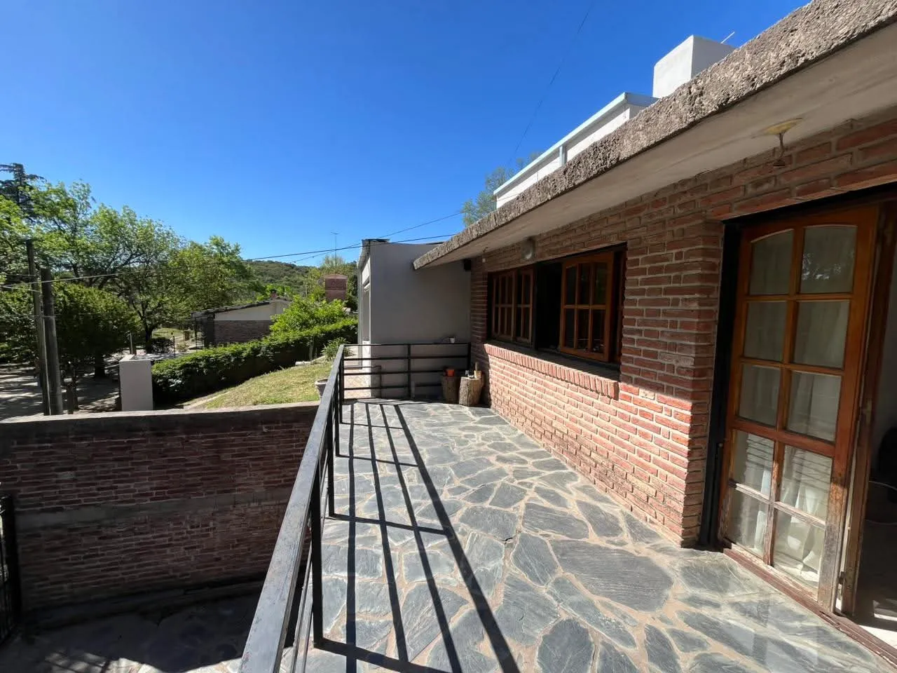 BELLA CASA uso comercial o profesi RIO CEBALLOS APTA CRED 3DOR 3bñ COCHERA DOBLE