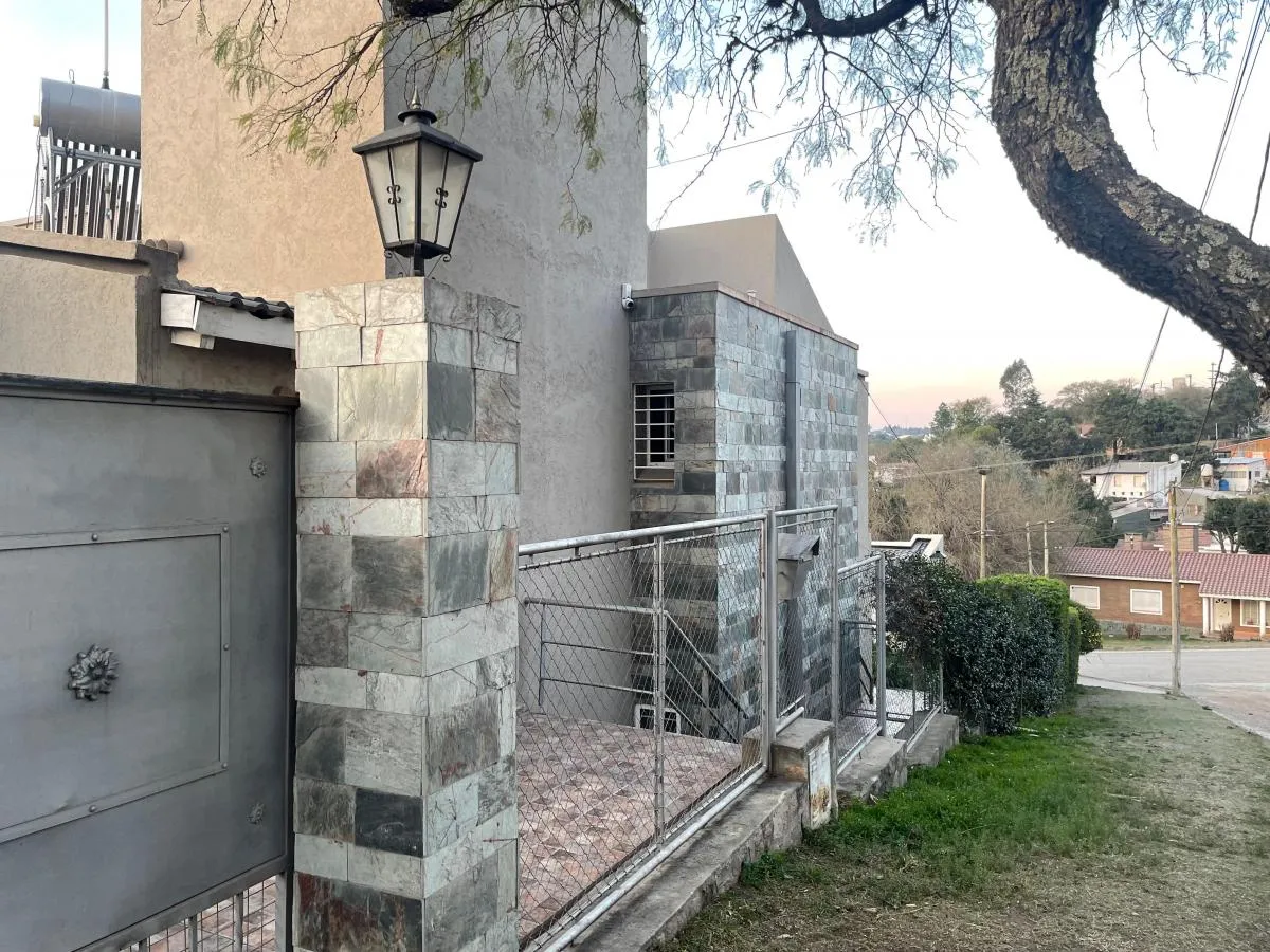 ✨ Casa de Categoría en venta – Río Ceballos, B° San Isidro ✨