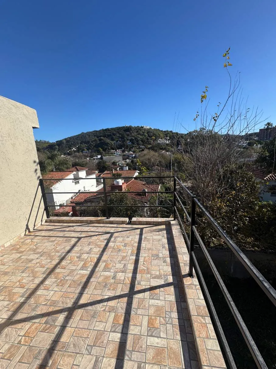 Complejo de 3 deptos en Rio Ceballos en VENTA