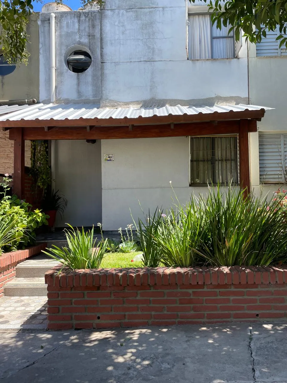 Se Vende! Casa de 3 Dormitorios y 3 Baños en B° Lomas Sur!