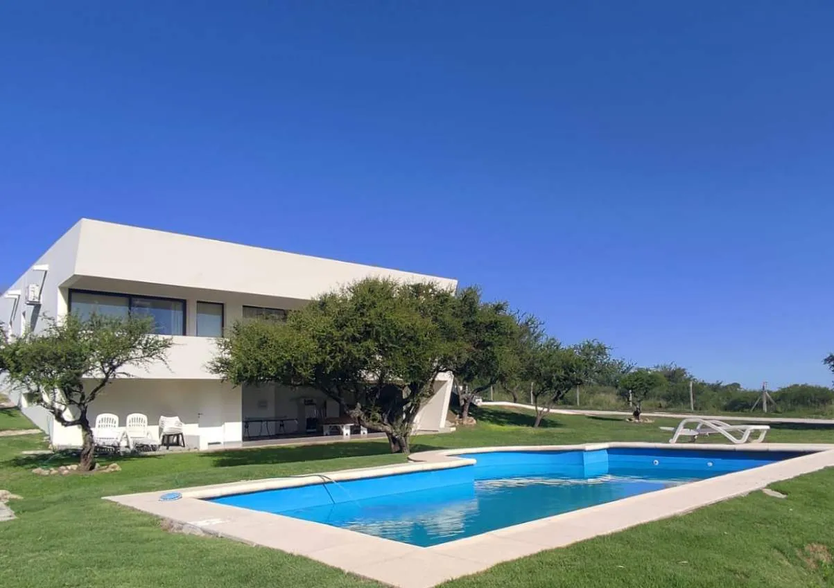 VENDO - COUNTRY CAUSANA - 4 DORM. 4 BAÑOS - PISCINA - QUINCHO - LAS MEJORES VIST...