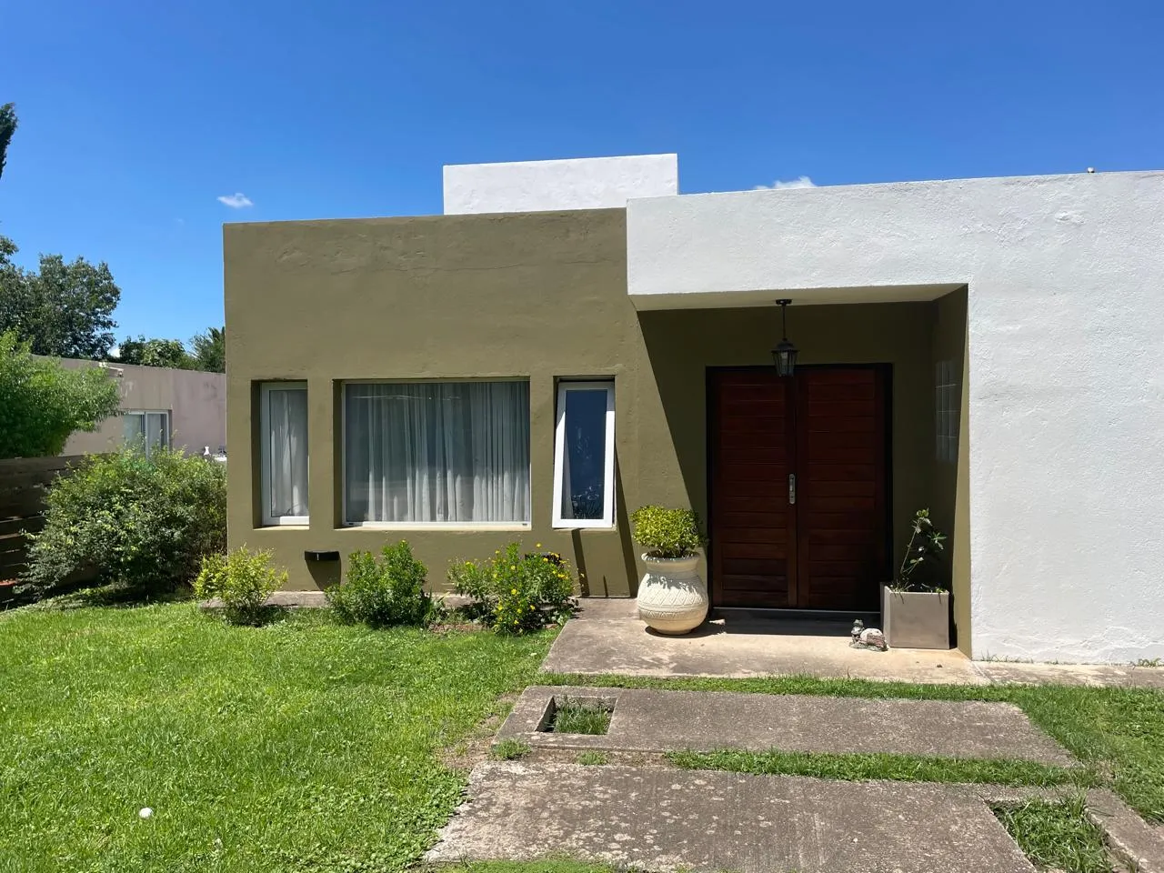SE VENDE! CASA DE DOS DORM. EN SOLARES DE SAN ALFONSO.