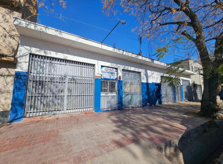 Local comercial · 380m² · 4 Ambientes · 8 Cocheras