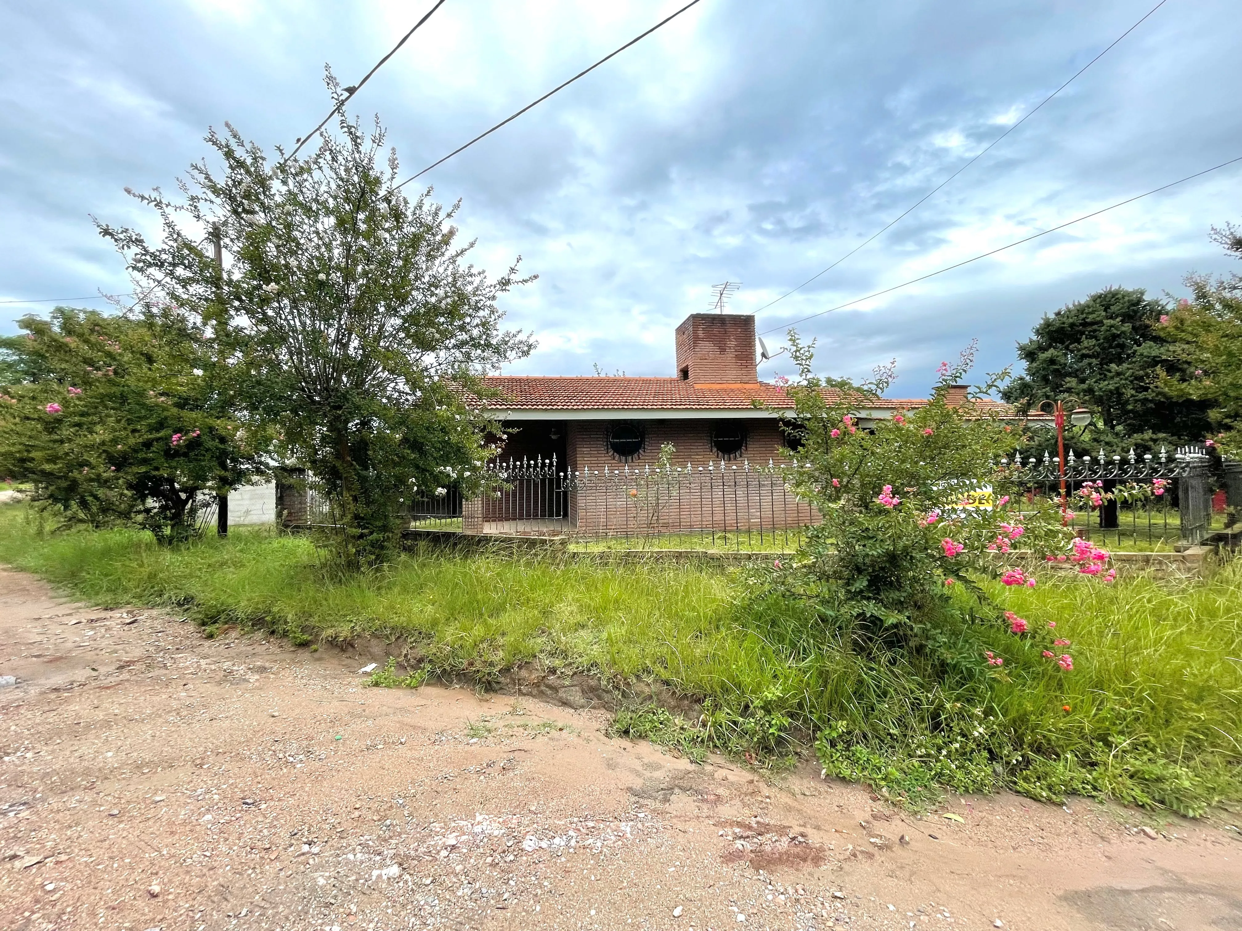 Venta Casa Esquina 2 Dorm Jardín Rio Ceballos Cordoba