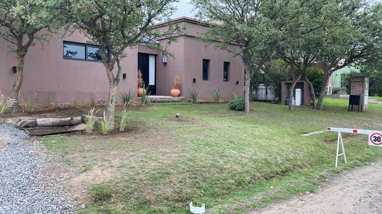 CASA DE TRES DORMITORIOS EN VENTA EN VALLE DEL GOLF