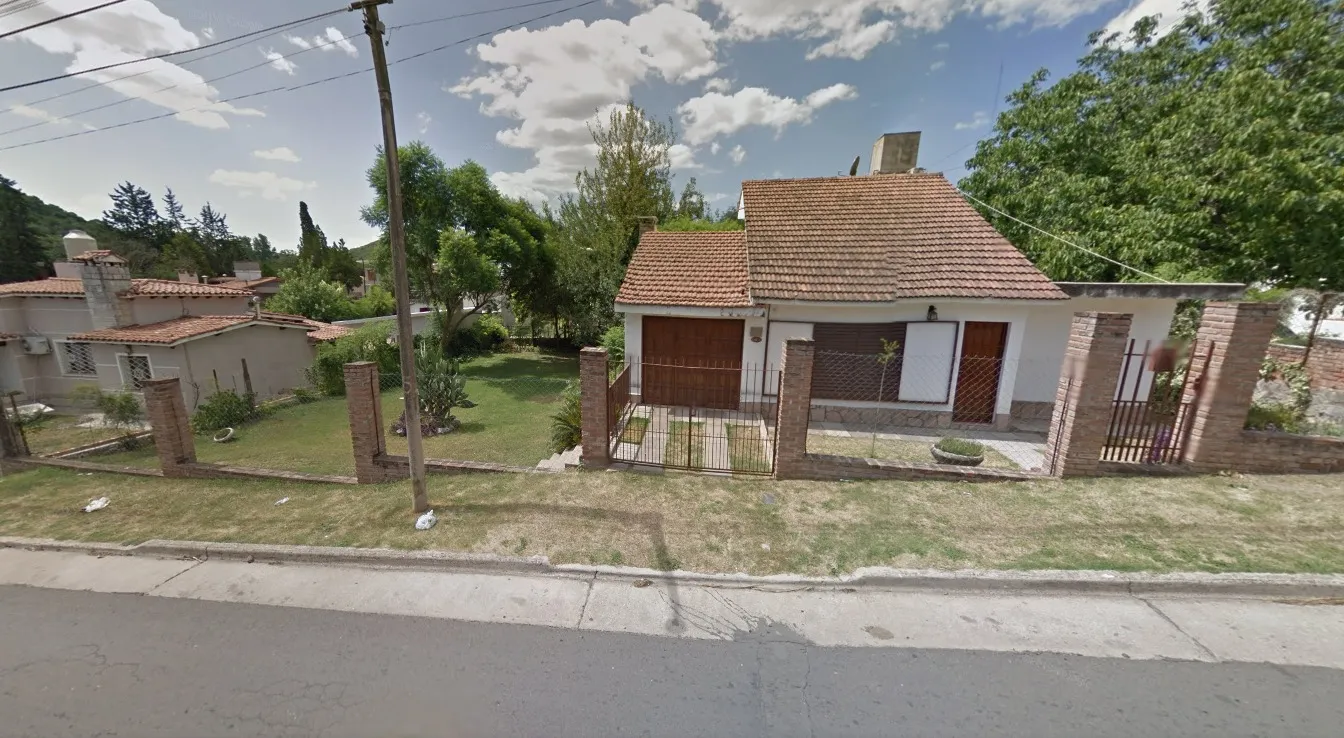 Casa 2 dormitorios con altillo Rio Ceballos Centro