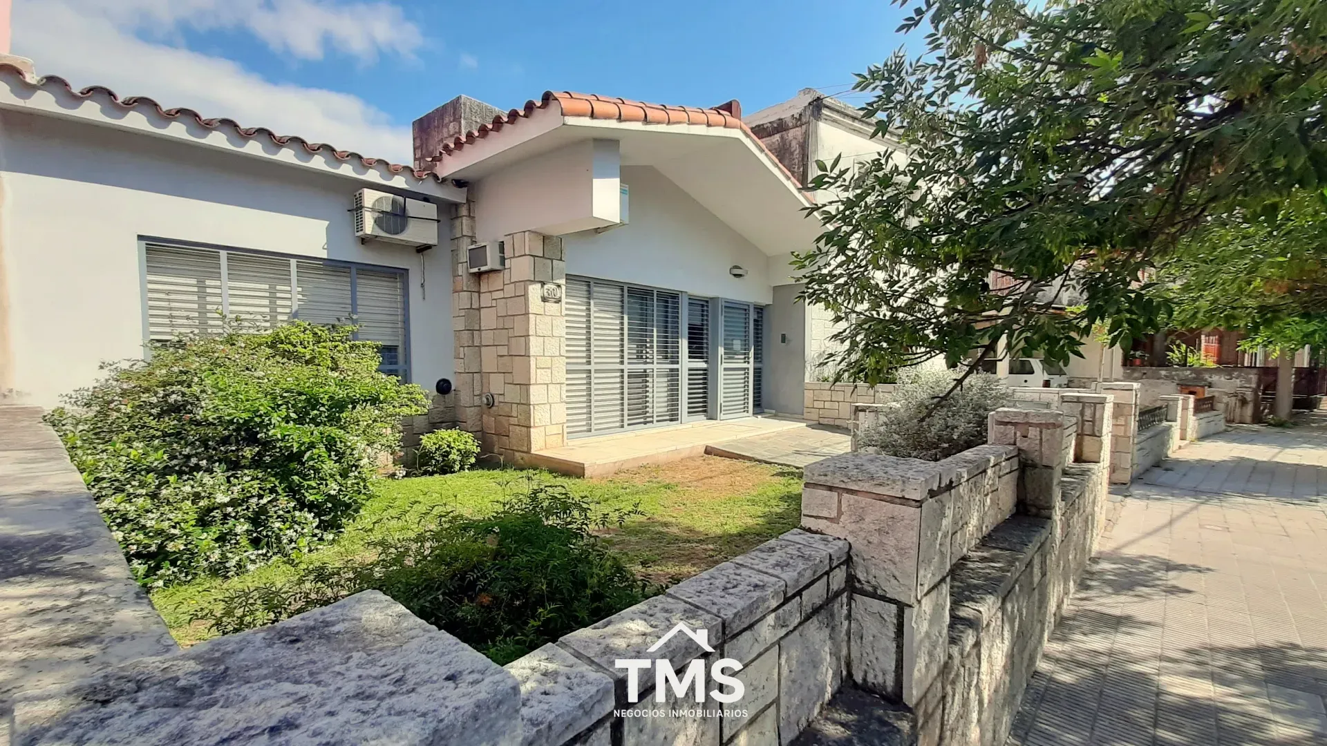 PROPIEDAD COMERCIAL EN QUINTA SANTA ANA