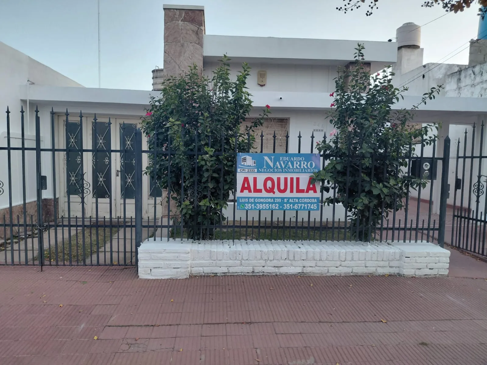 ALQUILO CASA TALLERES ESTE