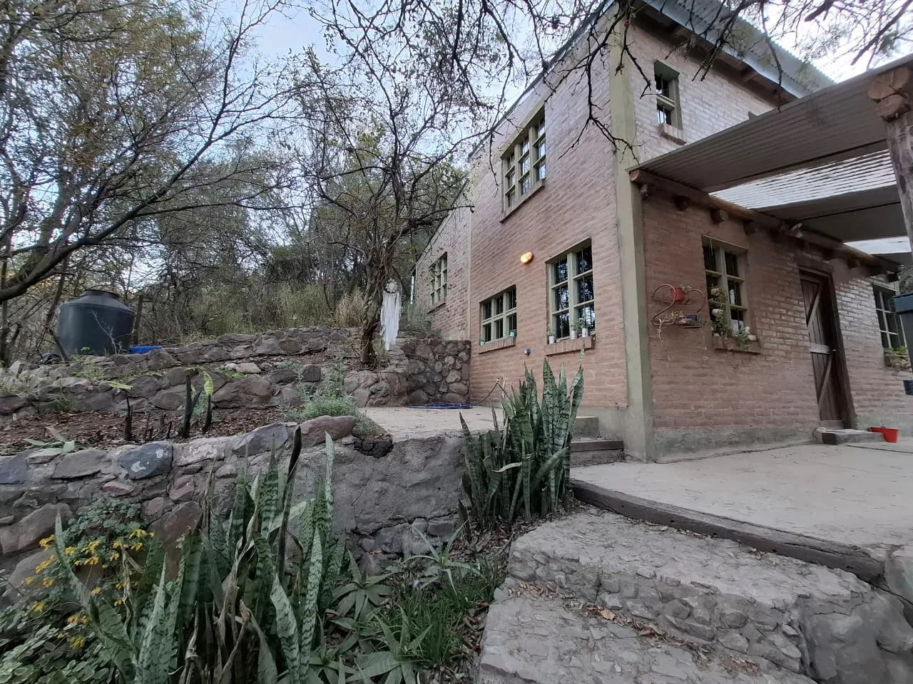 BAJO DE PRECIO CASA EN VENTA  2 DORM VALLE DEL SOL MENDIOLAZA