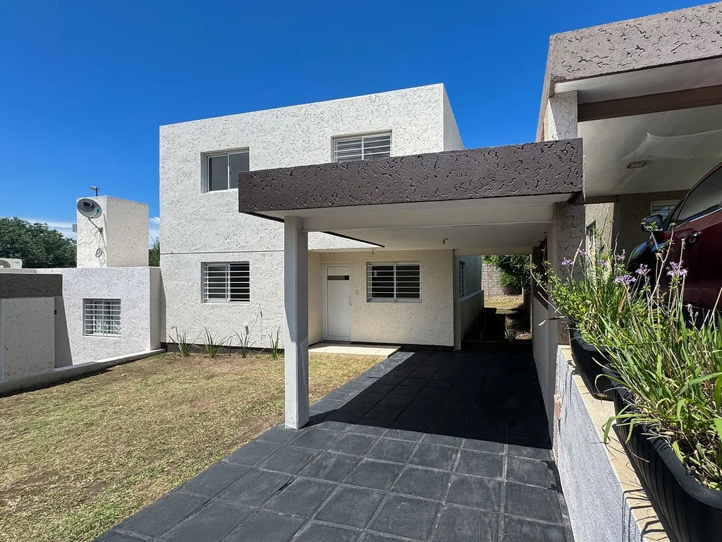 Se VENDE propiedad 3 dorm en "Los Algarrobos"