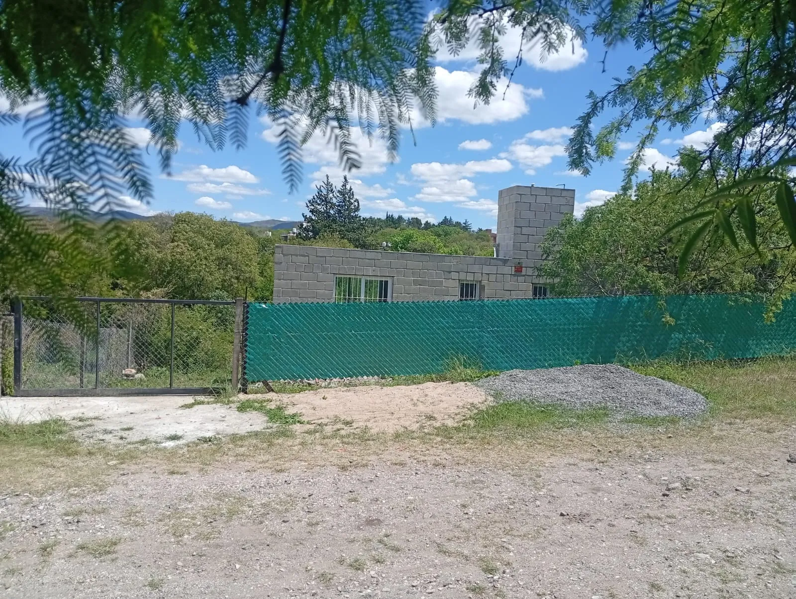 Rio Ceballos VENDO Casa de 1 dormt, terreno de 990 m2. Exc ubicación
