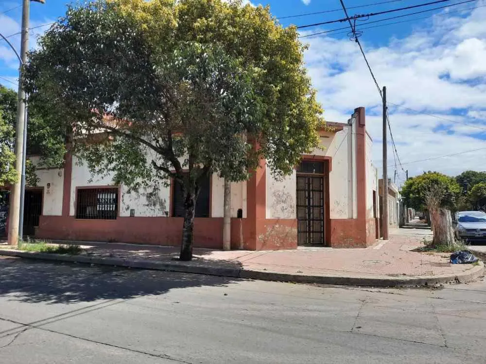 CASA ESQUINA - BARRIO PUEYRREDON
