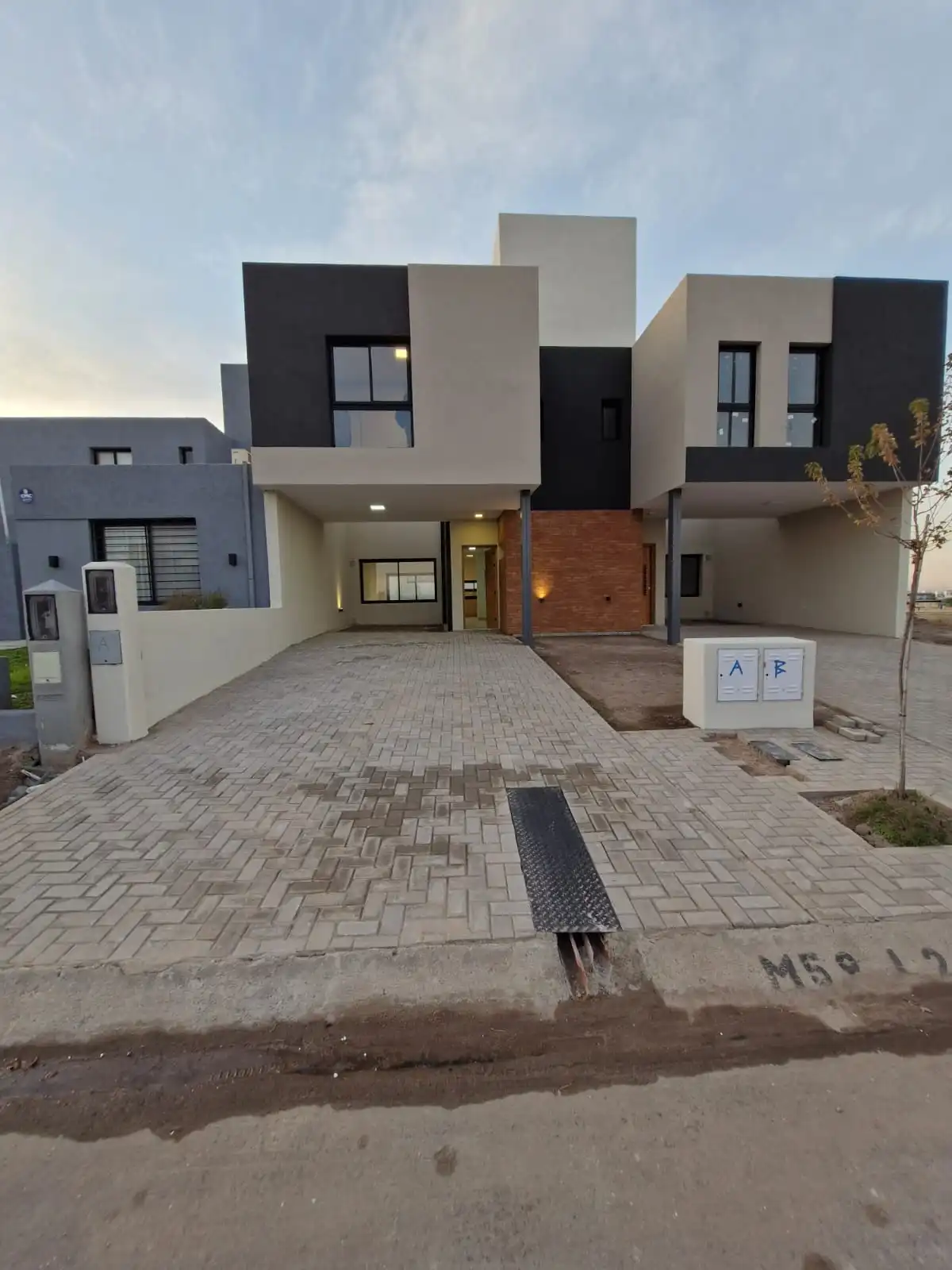 DUPLEX EN VENTA DOCTA 3 DORMITORIOS CON COCHERA