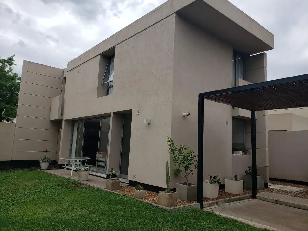 VENDO! VILLA ALLENDE. HOUSING VILLA PEHUEN. DUPLEX 3 DOR. 2 BÑS. AMENITIES. A METROS DE VILLA ALLENDE GOLF