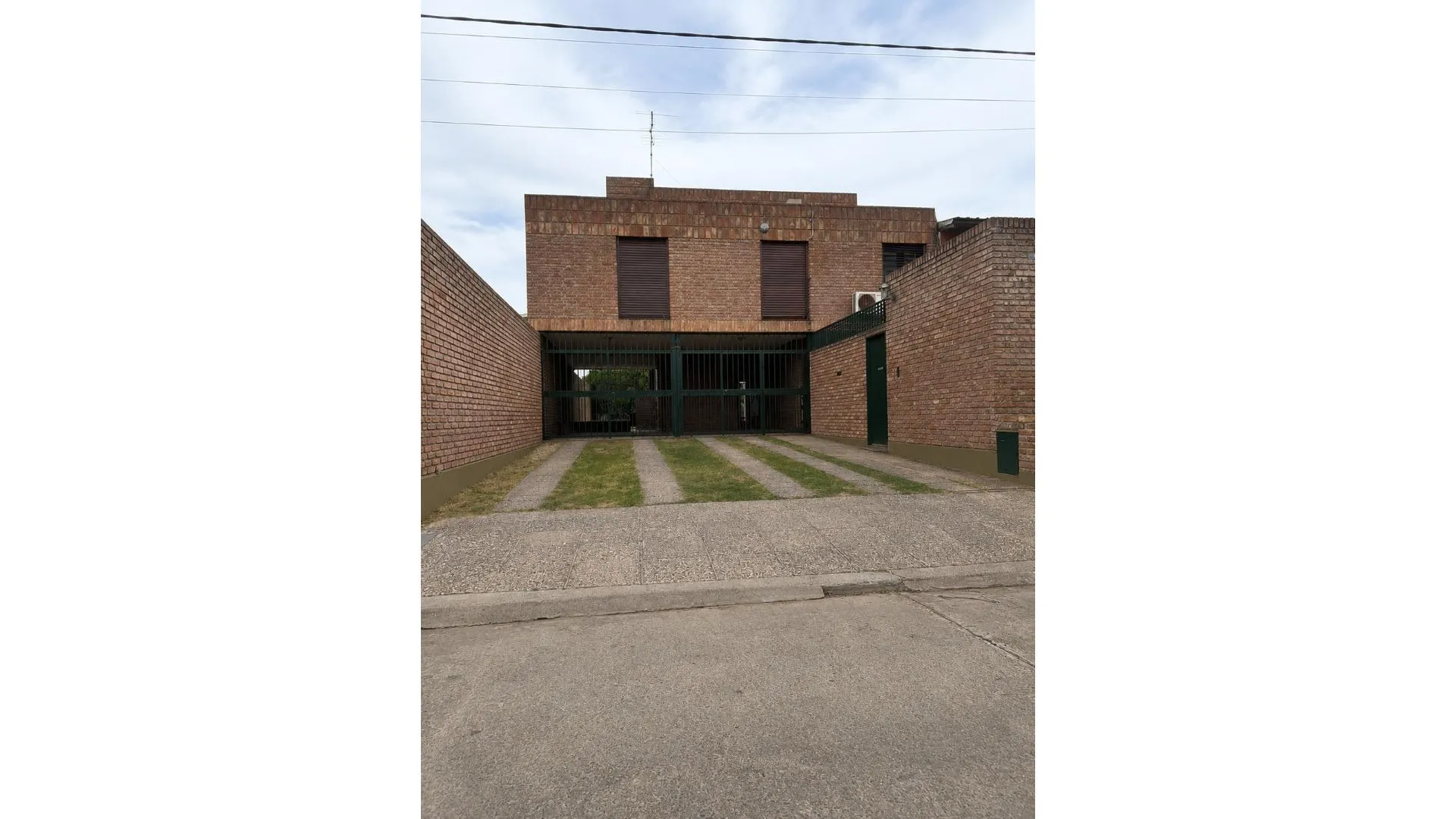 CASA EN VENTA APTA CREDITO CALLE PERU