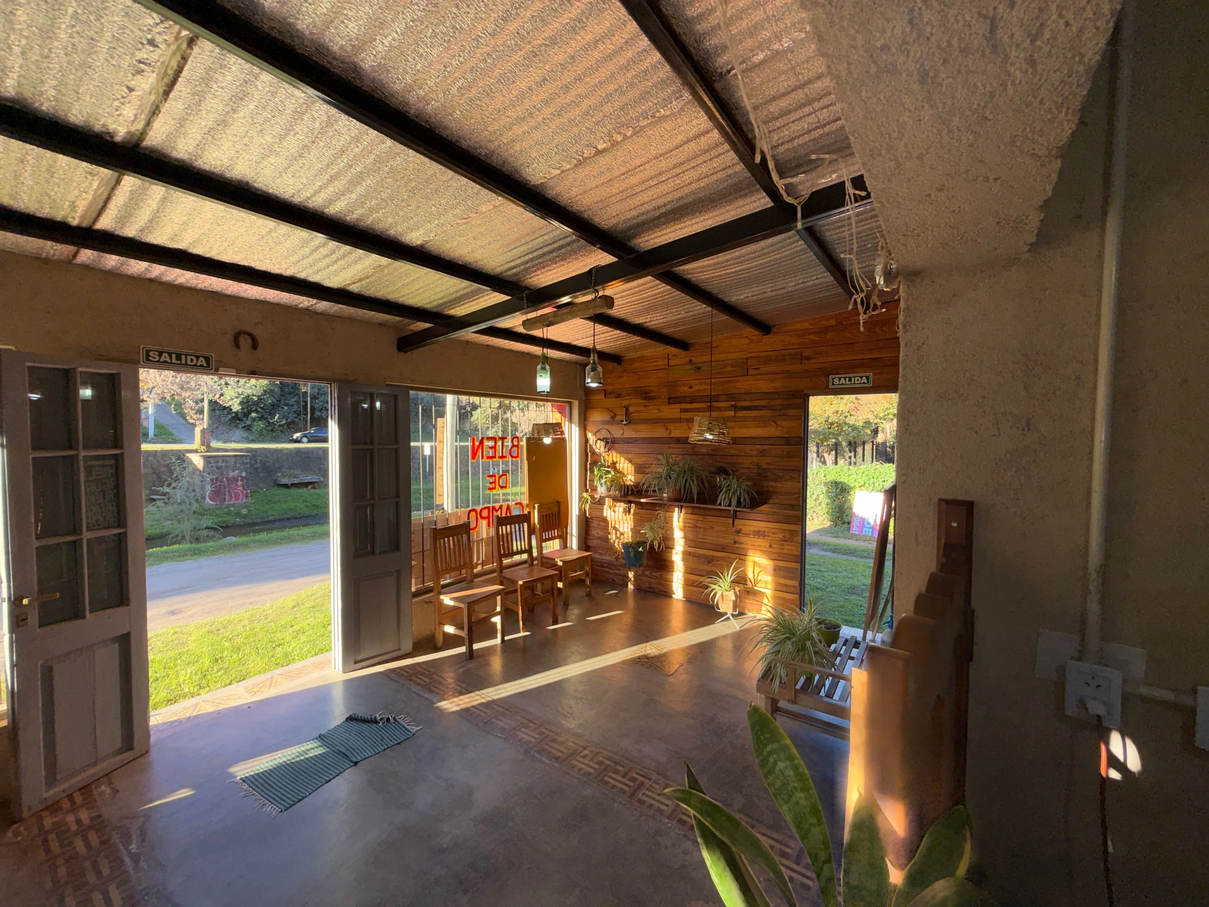 Casa + local en venta – Río Ceballos