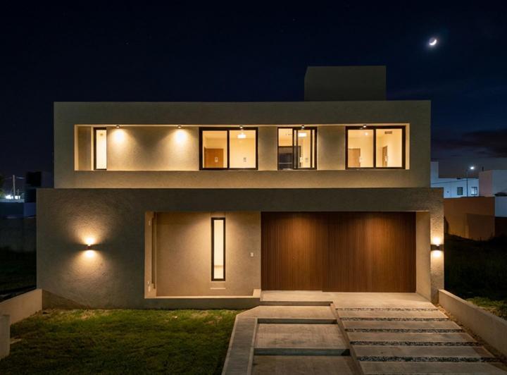 Casa · 157m² · 3 Dormitorios · 2 Cocheras